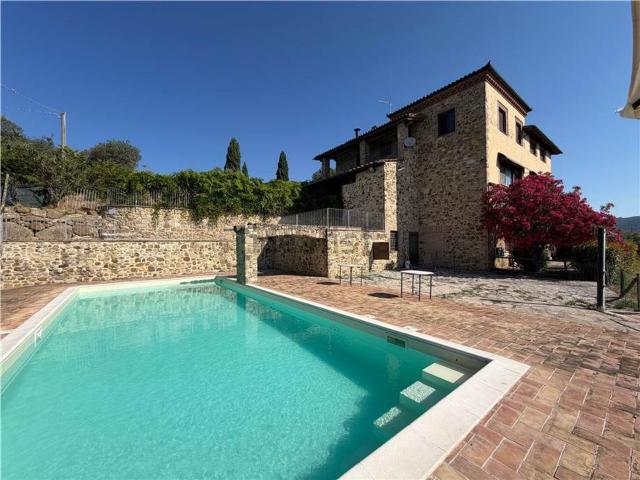 Casa di campagna in vendita di 500 m² in Località Canalicchio, 14