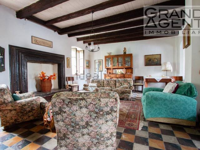 Casa di campagna in vendita di 500 m² in Via Mazzini