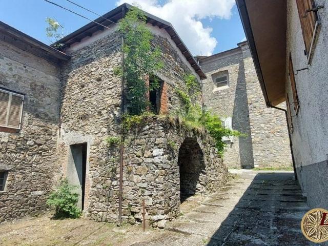 Casa di campagna in vendita di 50 m² in Località Irola di Sopra, 24