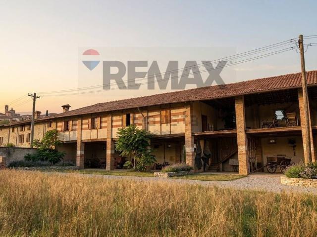 Casa di campagna in vendita di 5200 m² in Piazza Papa Giovanni XXIII, 2
