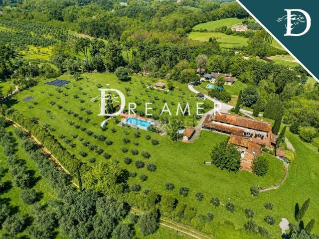 Casa di campagna in vendita di 520 m² in Via San Gennaro, 1