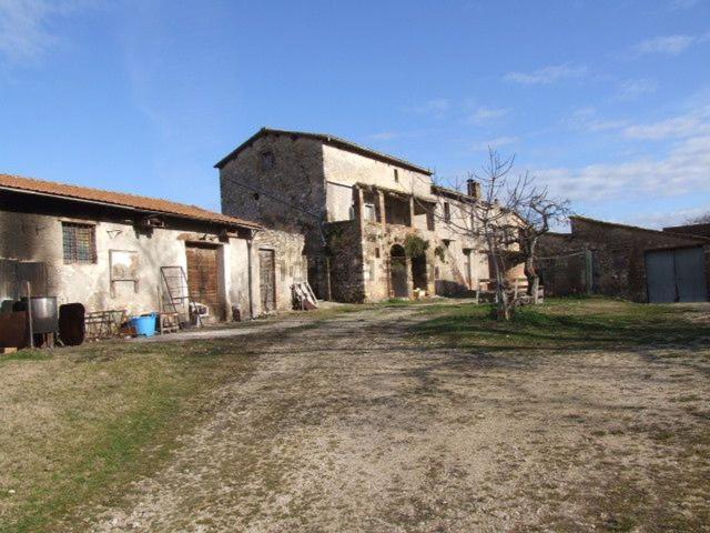 Casa di campagna in vendita di 530 m² in Strada di San Faustino