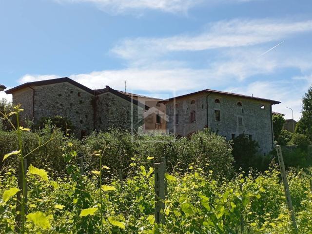 Casa di campagna in vendita di 530 m² in Via San Vincenzo