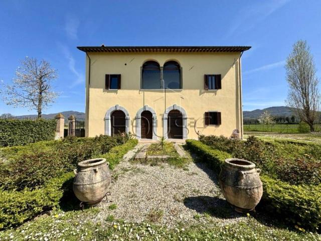 Casa di campagna in vendita di 540 m² in Strada Comunale di Mezzatorre