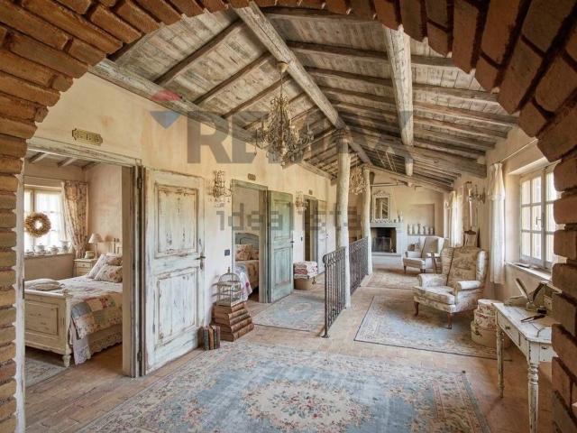 Casa di campagna in vendita di 555 m² in Località Case Orazio, 135