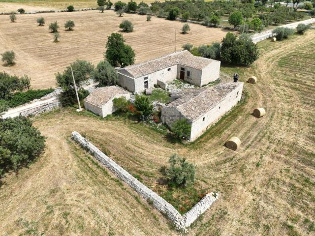Casa di campagna in vendita di 550 m² in Strada Senza Nome, 28