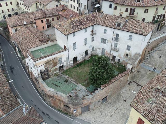 Casa di campagna in vendita di 550 m² in Via Vittorio Alfieri, 3