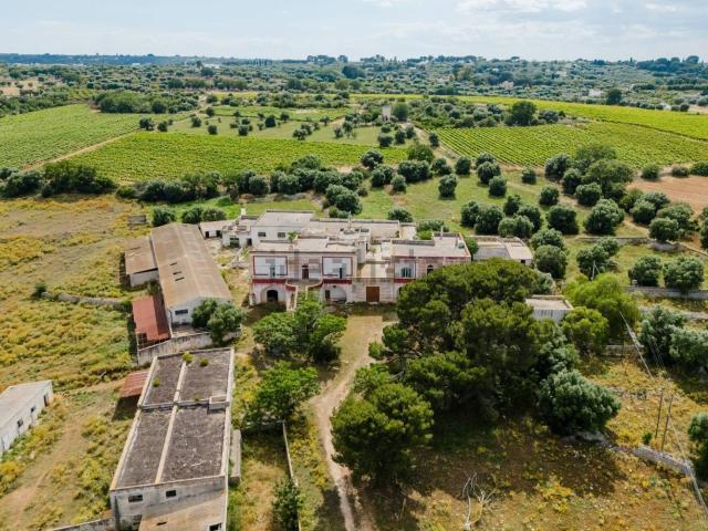 Rustici e casali in vendita di 5519 m² in Contrada San Vincenzo