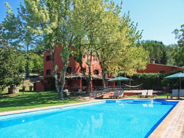 Casa di campagna in vendita di 576 m² in Via delle Rose