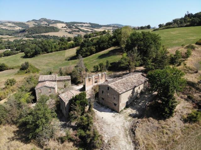 Casa di campagna in vendita di 600 m² in Frazione Montaiate