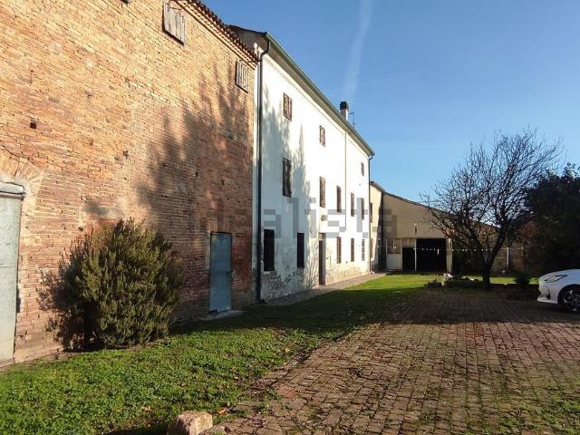 Casa di campagna in vendita di 600 m² in Via Cà del Lago, 1