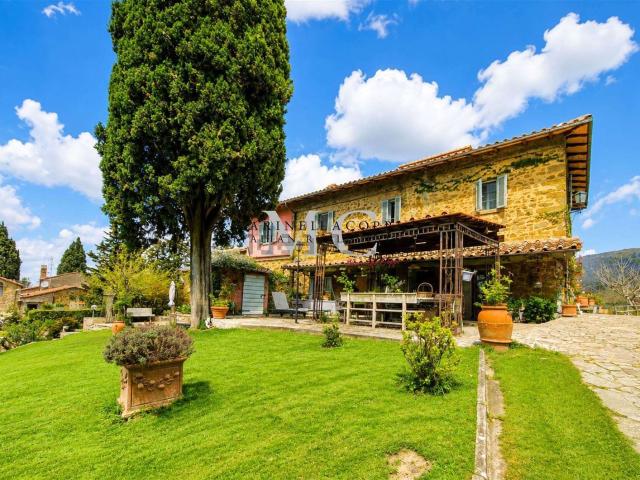Casa di campagna in vendita di 600 m² in Via G. Daverrazzano