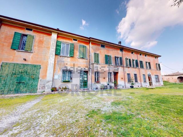 Casa di campagna in vendita di 600 m² in Via Ladino, 188