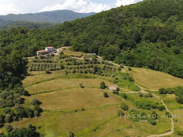 Casa di campagna in vendita di 636 m² in Strada Senza Nome, 55