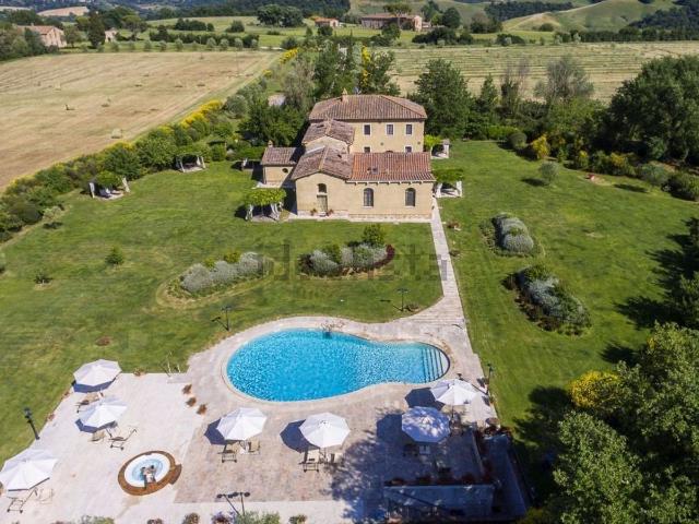 Casa di campagna in vendita di 630 m² in Via di Asciano