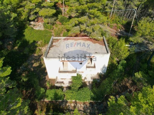 Casa di campagna in vendita di 640 m² in Strada Statale 89 Garganica