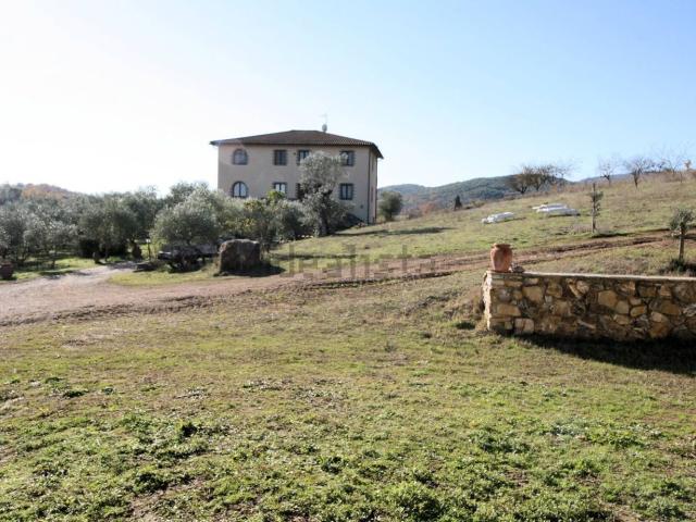 Casa di campagna in vendita di 650 m² in Strada Vicinale dei Noci