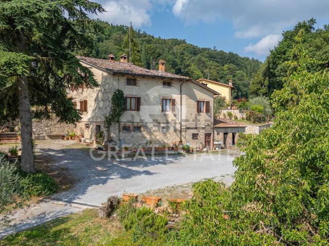 Casa di campagna in vendita di 667 m² in Via San Francesco