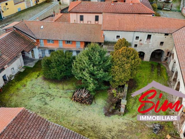 Casa di campagna in vendita di 700 m² in Via Umberto