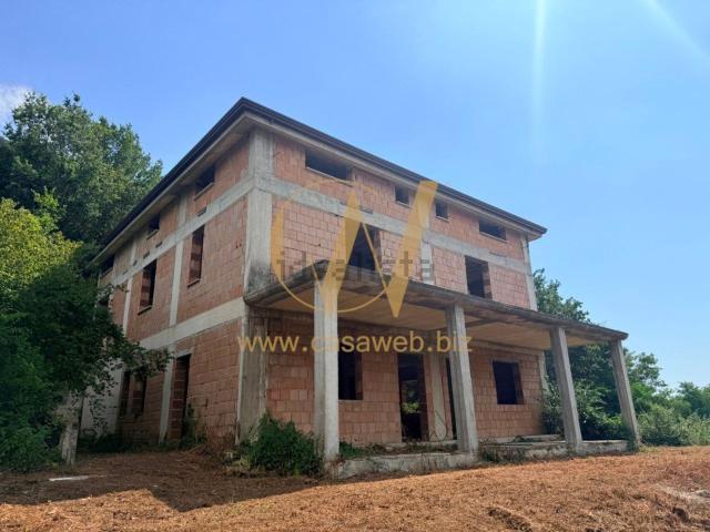 Casa di campagna in vendita di 712 m² in Via Villanuova