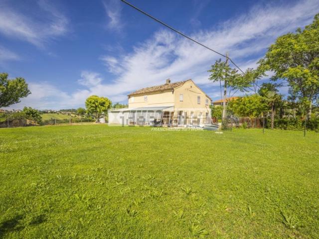 Casa di campagna in vendita di 7400 m² in Via San Giuseppe