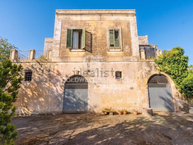 Casa di campagna in vendita di 820 m² in Via Capograsso