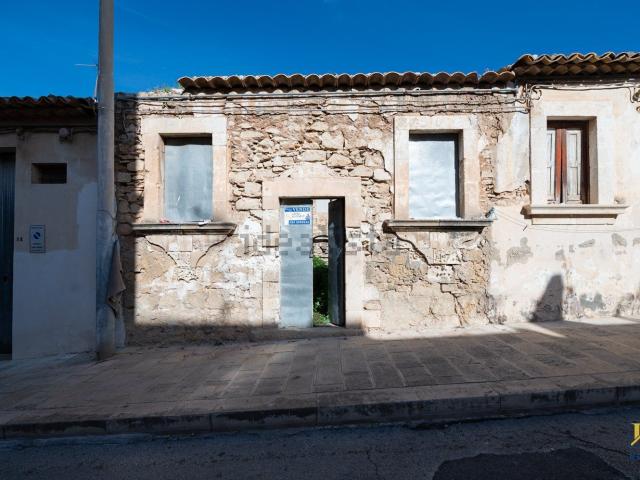 Casa di campagna in vendita di 75 m² in Via Camerina, 82