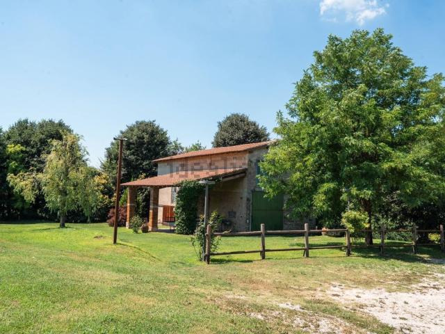 Casa di campagna in vendita di 785 m² in Strada Sale, 26