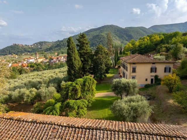 Casa di campagna in vendita di 800 m² in Via Colombini