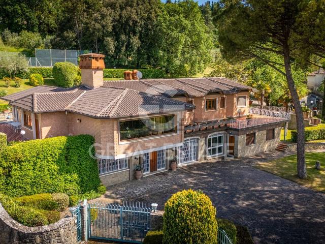 Casa di campagna in vendita di 840 m² in Via Giovanni Caboto