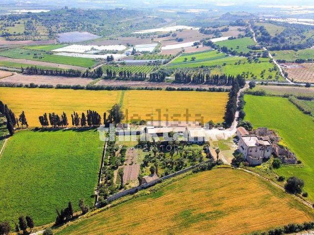 Casa di campagna in vendita di 9000 m² in Contrada Favara