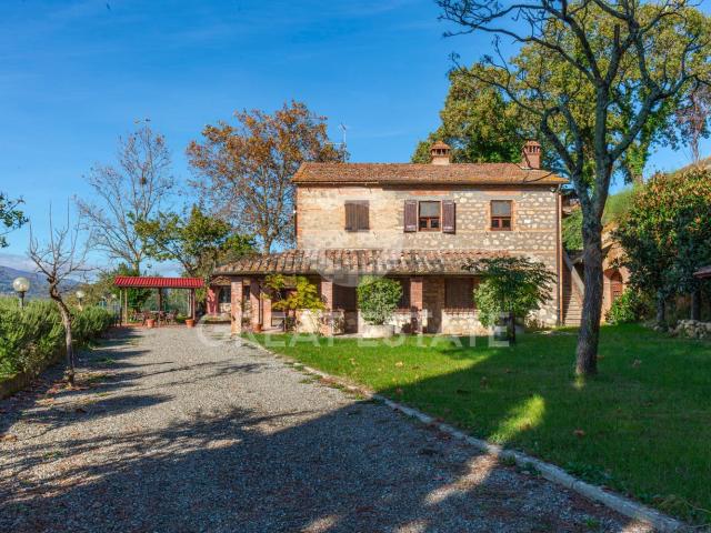 Casa di campagna in vendita di 922 m² in Strada Senza Nome