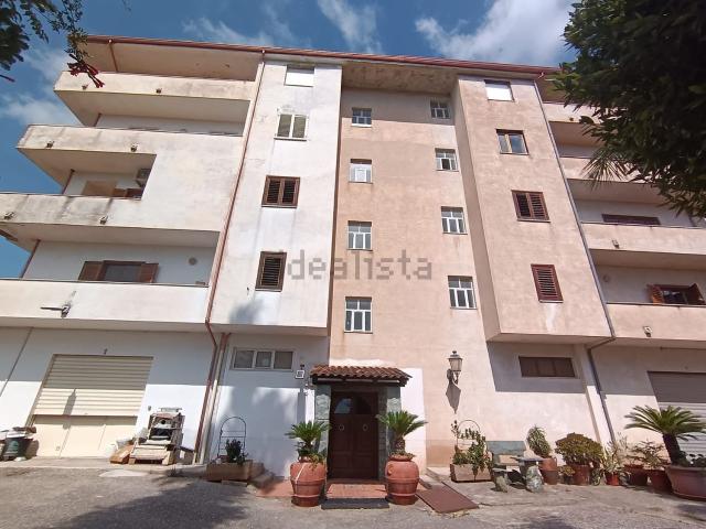 Casa di campagna in vendita di 955 m² in Via Ins. Mirella Stagliano