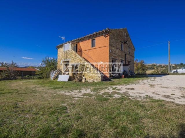 Casa di campagna in vendita di 96 m² in Contrada Massaccio