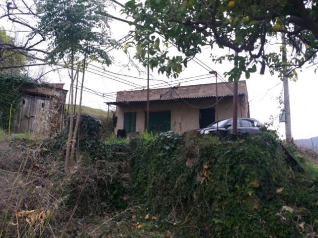 Casa di campagna in Via Montecagnolo