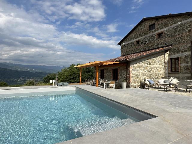 Casa di campagna ristrutturata con piscina panoramica 400m² Camporgiano