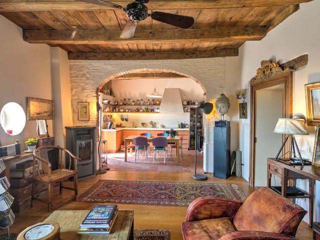 Casa di charme nel centro di Bossolasco con piscina, giardi. 439m² Bossolasco