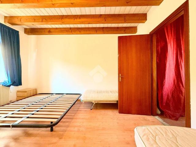 Casa di corte in affitto