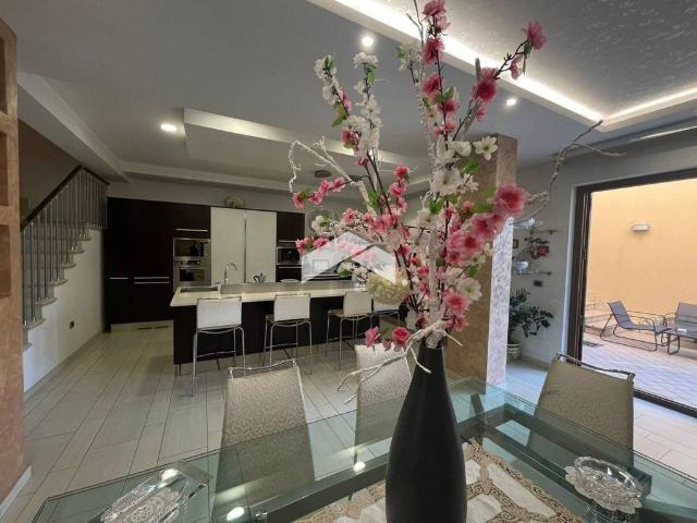 Casa di lusso di 246 mq in vendita Via Pietro Nenni, Volla, Campania