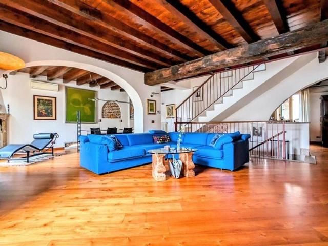Casa di lusso di 254 mq in vendita Via Porta Nuova, 13, Pavia, Lombardia