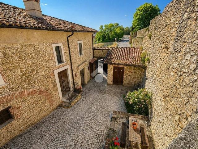 Casa di lusso di 200 mq in vendita Via Madonna del Ponte, 4, L'Aquila, Abruzzo