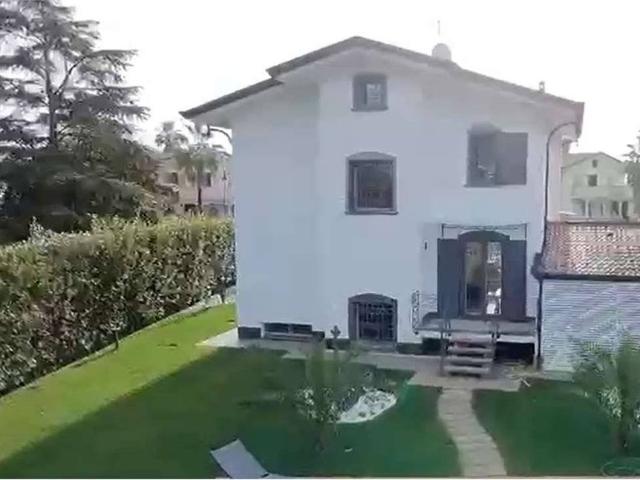 Villa di 320 mq in vendita via della spia, 100, Montignoso, Toscana