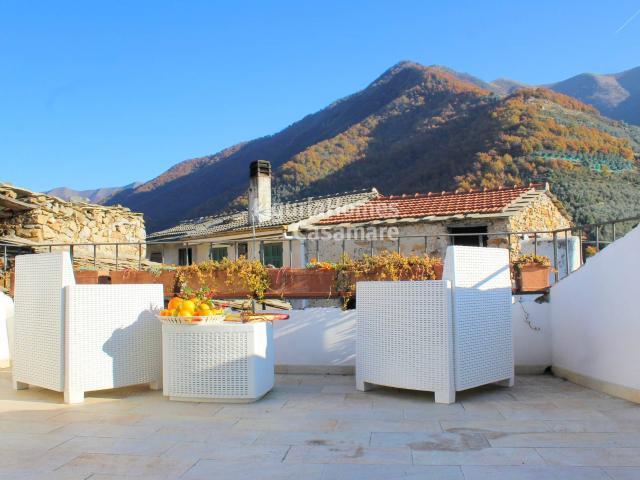 Casa di paese in vendita a Montalto Carpasio