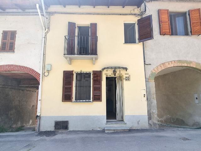 Casa di paese in vendita di 104 m² in Via Sottoripa, 44