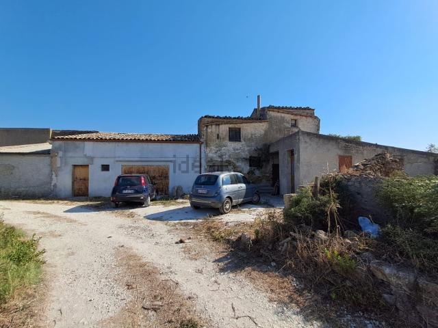 Casa di paese in vendita di 105 m² in Via Carbone