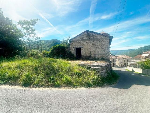 Casa di paese in vendita di 100 m² in Via Concerviano