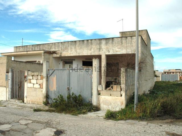 Casa di paese in vendita di 115 m² in Via Frà Vito Leornardo di Tonno, 40