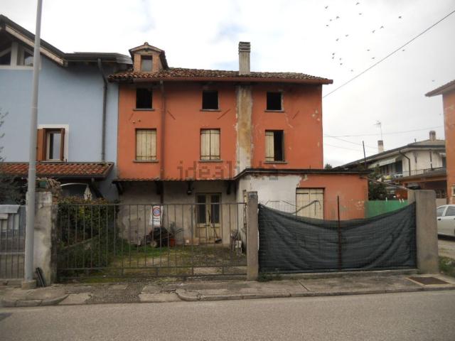 Casa di paese in vendita di 115 m² in Via Isonzo, 12