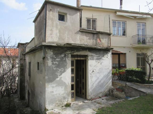 Casa di paese in vendita di 110 m² in Via Dante Alighieri