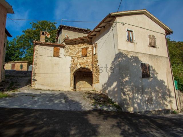 Casa di paese in vendita di 120 m² in Località Sorti, 67